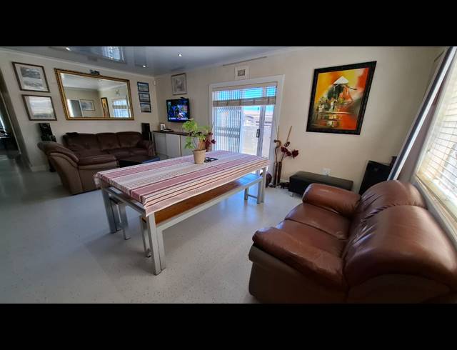3 BEDROOM HOUSE FOR SALE IN STRANDFONTEIN